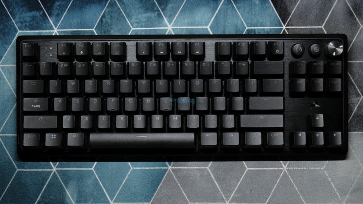 Corsair K70 Pro TKL - Front